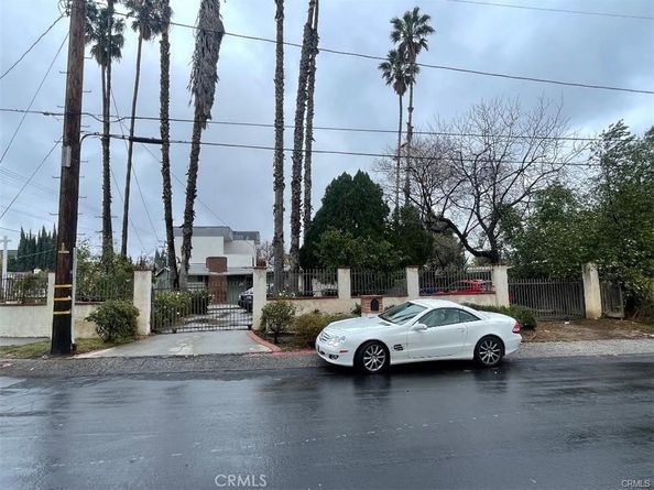 8458 Canby Avenue, Northridge CA 91325