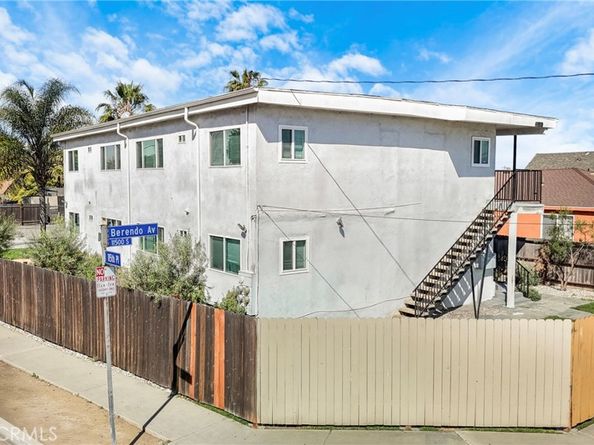 11513 Berendo, Los Angeles CA 90044