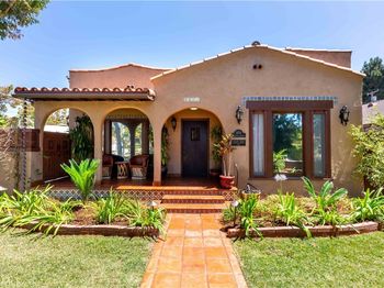 3654 Cerritos Avenue