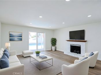 1313 N Crestlane
