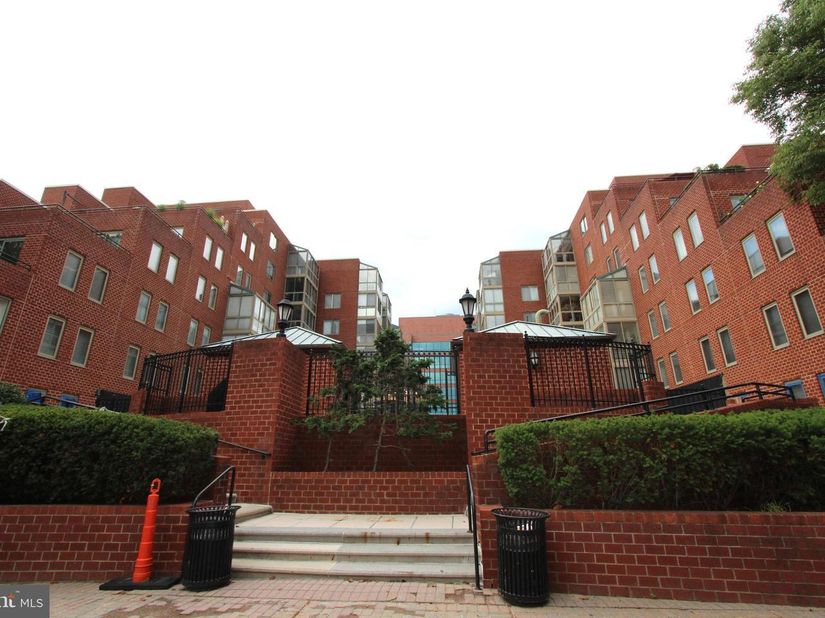 1045 N Utah Street 2210, Arlington VA 22201