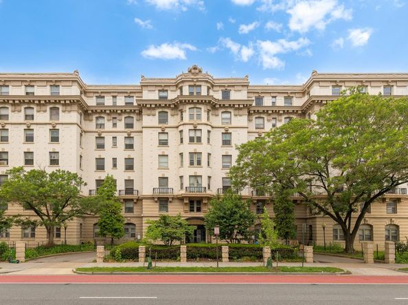 3060 16TH Street NW 102, Washington DC 20009