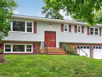 1933 Relda Court