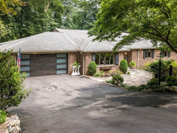 24 Springtree Lane, Yardley PA 19067