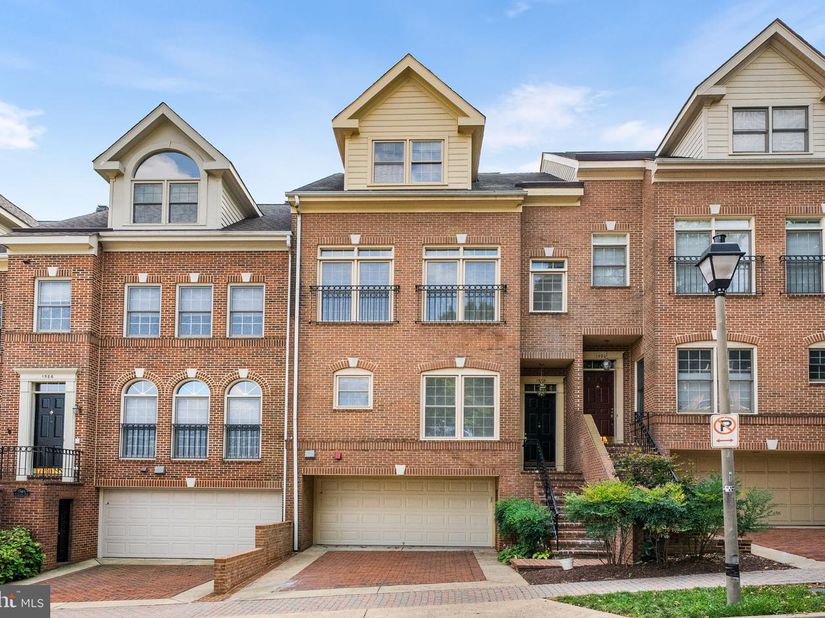 1588 N Colonial Terrace, Arlington VA 22209