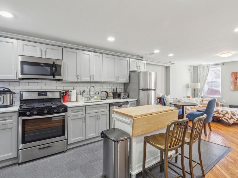 1711 S 6TH Street, Philadelphia PA 19148