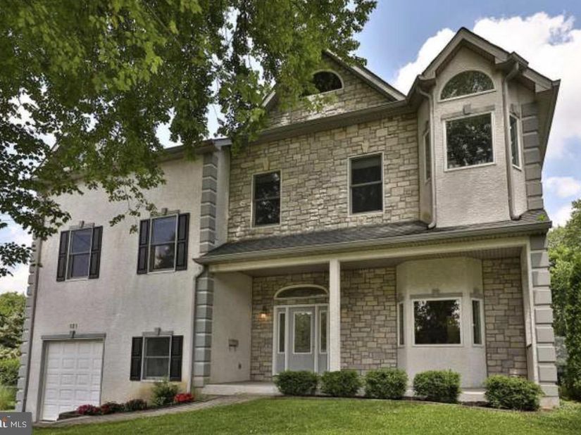 121 Brentwood Drive, Willow Grove PA 19090