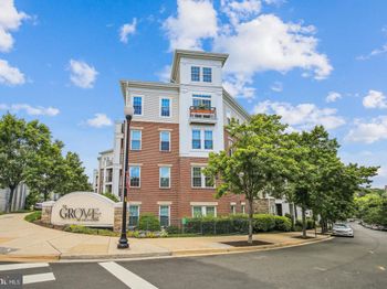 2465 Army Navy Drive
