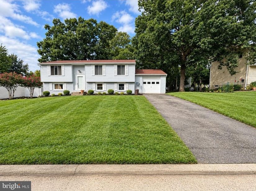 905 E Roanoke Road, Sterling VA 20164