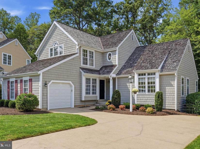 1252 Lamplighter Way, Reston VA 20194