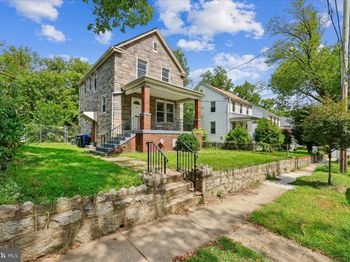 3044 Monroe Street NE