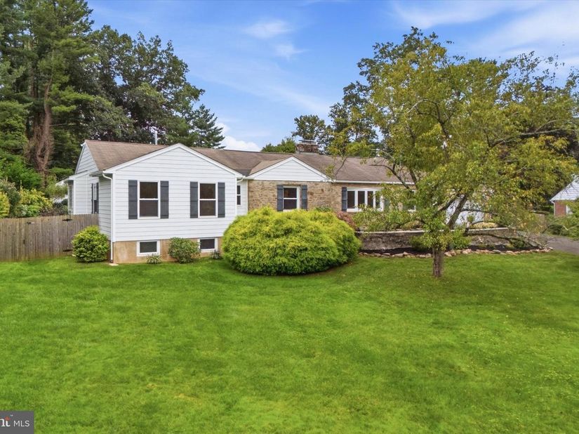 1484 Grasshopper Road, Huntingdon Valley PA 19006
