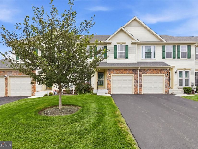 712 Wisteria Drive, Warrington PA 18976