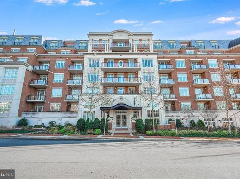 6900 Fleetwood Road 201, Mclean VA 22101