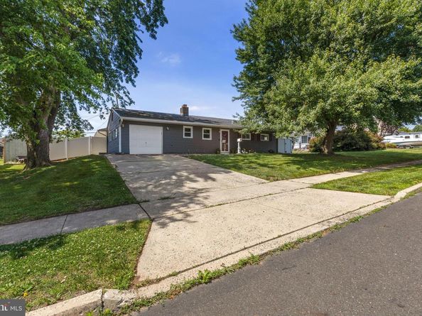 49 Meadow Lane, Levittown PA 19054