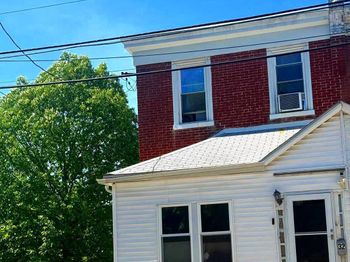 32 S 12TH Street