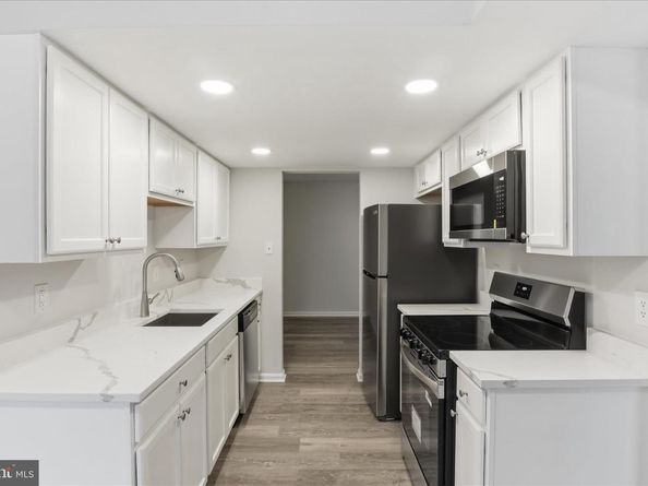 10220 Bushman Drive 8203, Oakton VA 22124