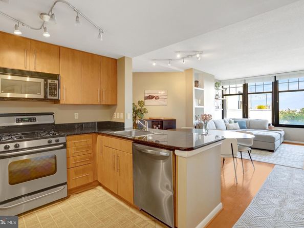 1021 N Garfield Street 914, Arlington VA 22201