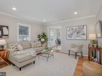 735 Emerson Street NE