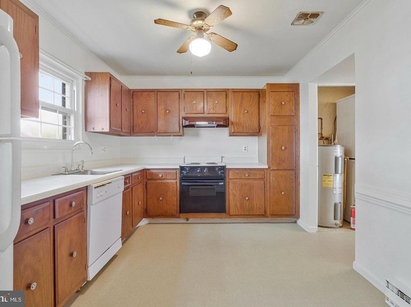 322 E Maple Avenue, Sterling VA 20164