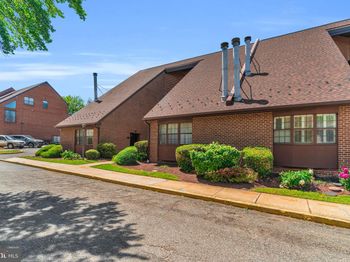 3040 Pineview Court NE