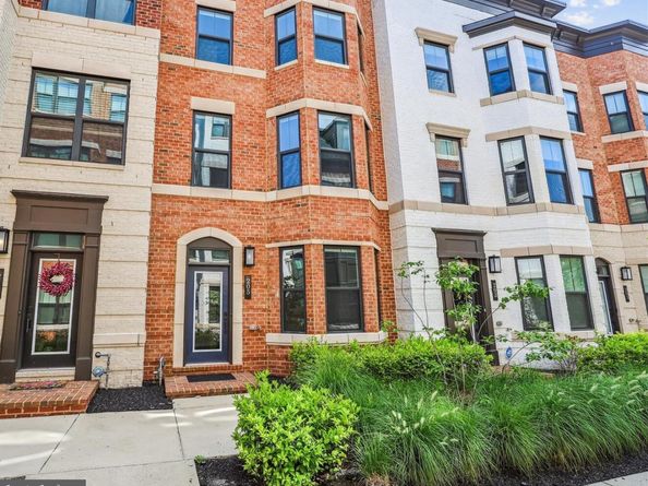 205 Market Square NW 15, Vienna VA 22180