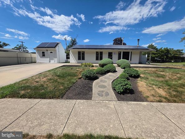 1 Mistletoe Lane, Levittown PA 19054