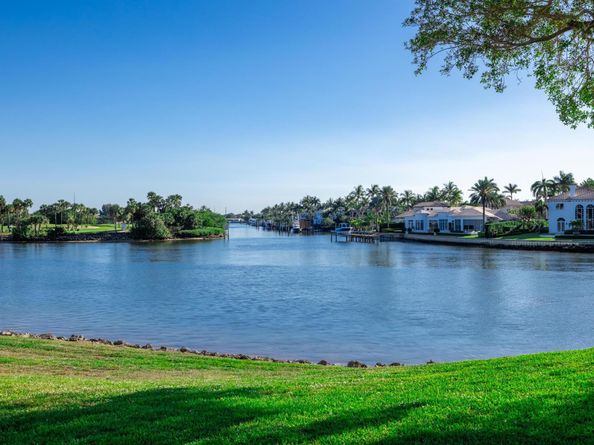 374 Golfview Rd 106, North Palm Beach FL 33408