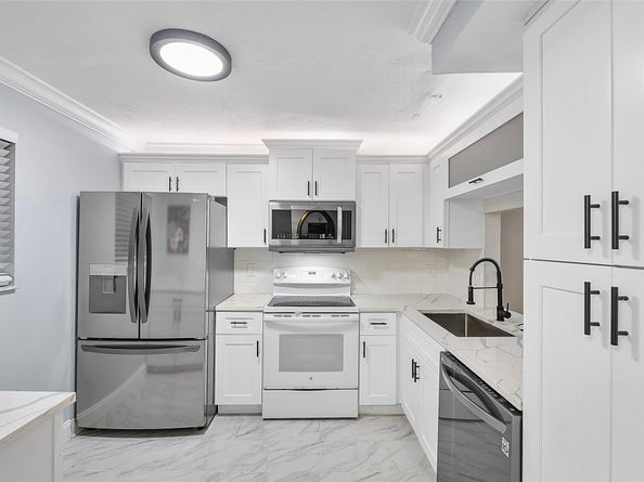 3955 N Nob Hill Rd 404, Sunrise FL 33351