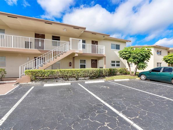 601 NW 76th Ter 208, Margate FL 33063