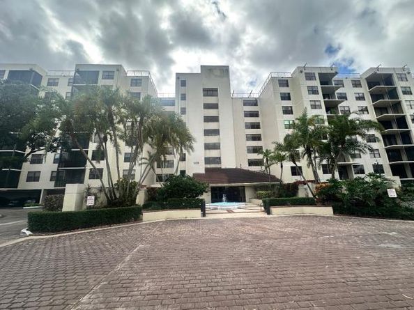 105 Lake Emerald Drive 810, Oakland Park FL 33309