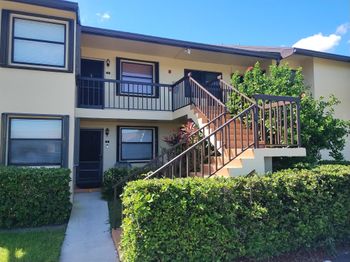 4693 Lucerne Lakes Boulevard