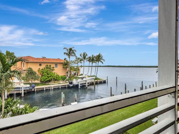 105 Paradise Harbour Boulevard 307, North Palm Beach FL 33408