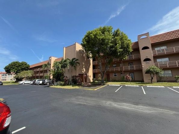 9660 Sunrise Lakes Boulevard 306, Sunrise FL 33322