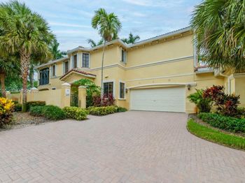 1695 Passion Vine Circle
