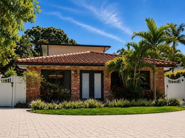 702 S Atlantic Drive, Lantana FL 33462