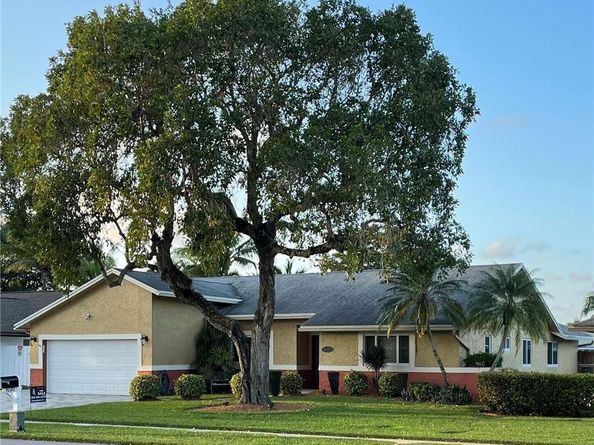 8581 SW 27th Pl, Davie FL 33328