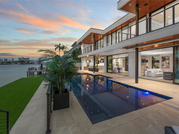 1957 Harbourview Dr, Fort Lauderdale FL 33316