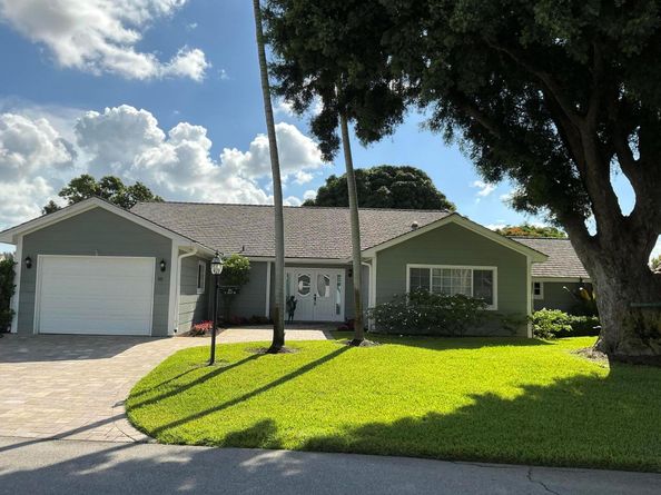 18 Holly Drive, Boynton Beach FL 33436