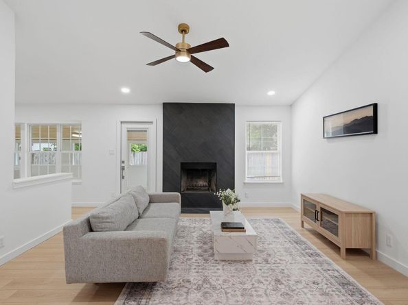 6804 Meadow RUN, Austin TX 78745