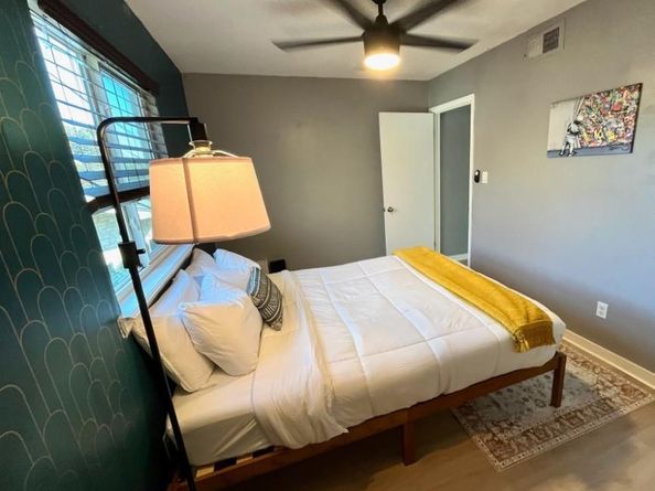 2302 E Side DR 30, Austin TX 78704