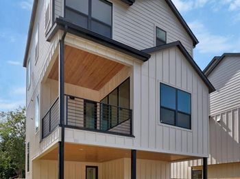 301 N Pleasant Valley RD