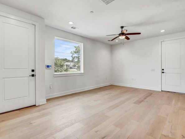 4127 E 12th ST 3, Austin TX 78721