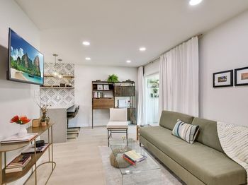 500 E Riverside DR