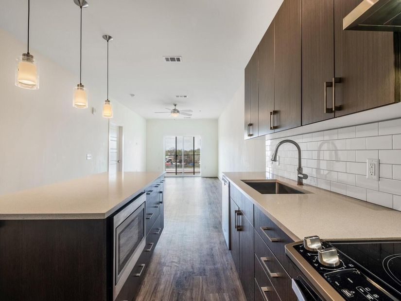 6444 Burnet RD 207, Austin TX 78757