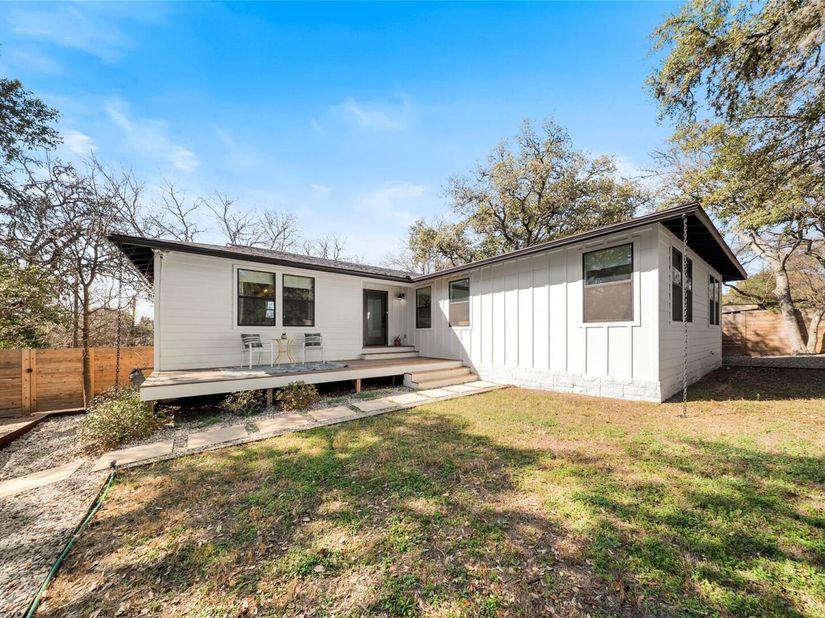 7702 Wynne LN, Austin TX 78745