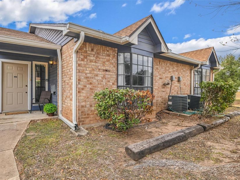 1601 Faro DR 2403, Austin TX 78741