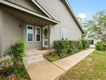 2605 W Stassney BLVD