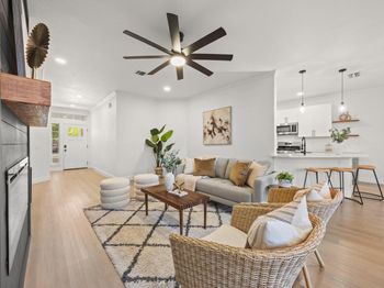 2322 Loquat LN