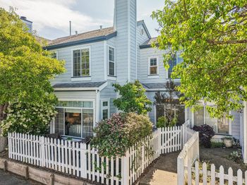 326 Commodore Drive